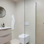 Cozy Scandinavian With Direct Entry דירה