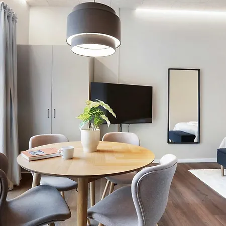 Cozy Scandinavian With Direct Entry Lägenhet *